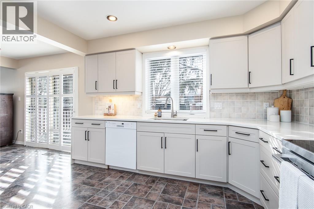 216 Northlake Drive, Waterloo, ON - Indoor Photo Showing Kitchen