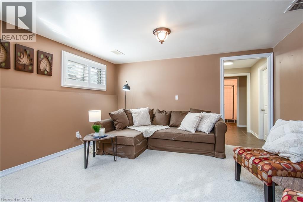 216 Northlake Drive, Waterloo, ON - Indoor Photo Showing Living Room