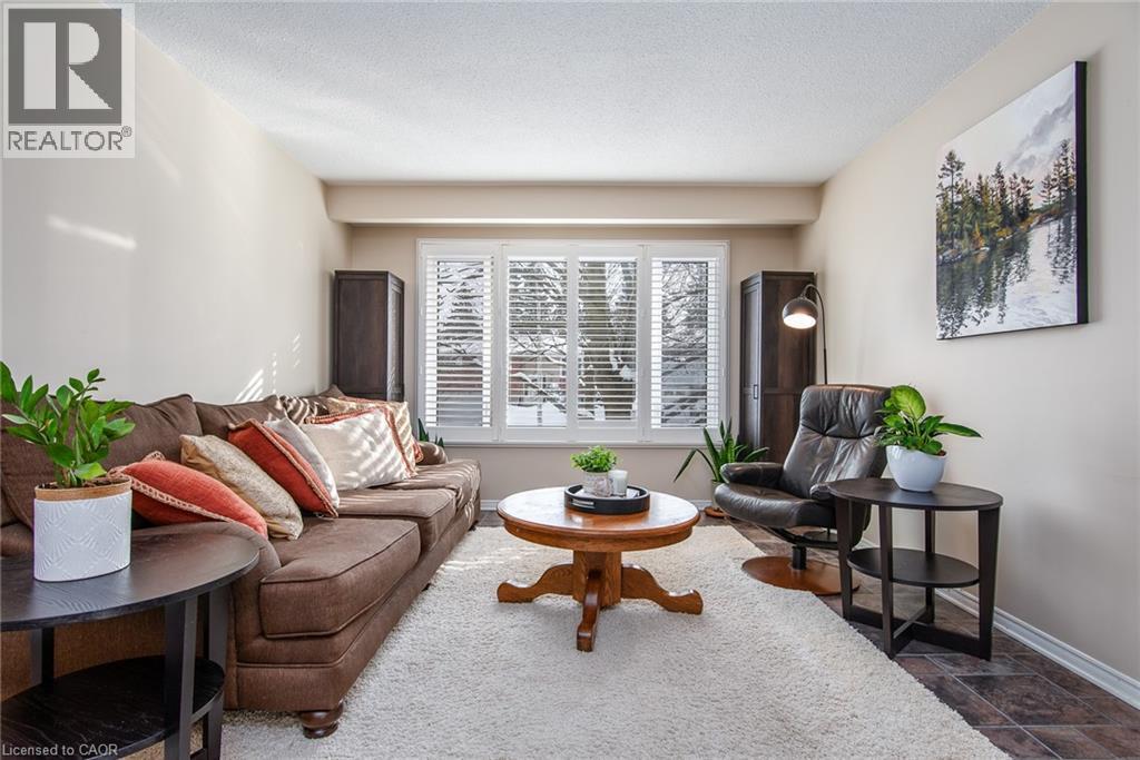 216 Northlake Drive, Waterloo, ON - Indoor Photo Showing Living Room