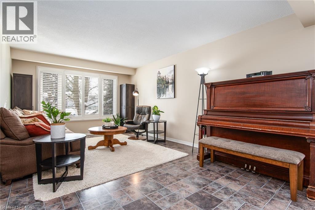 216 Northlake Drive, Waterloo, ON - Indoor Photo Showing Living Room