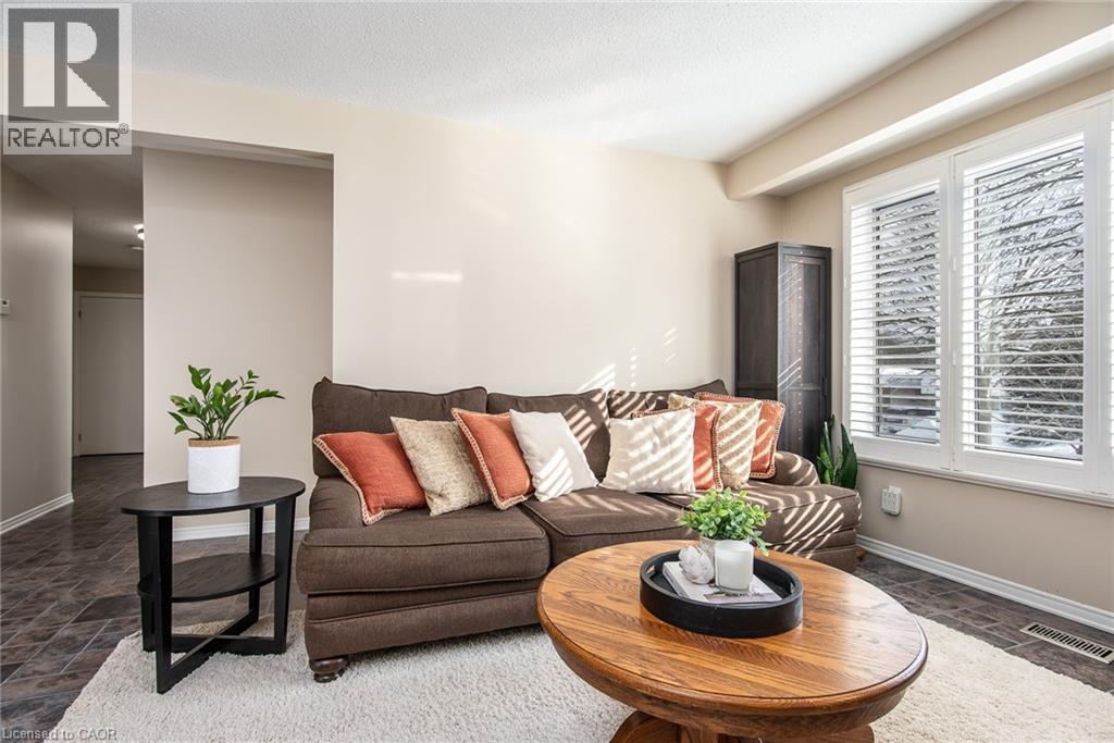 216 Northlake Drive, Waterloo, ON - Indoor Photo Showing Living Room