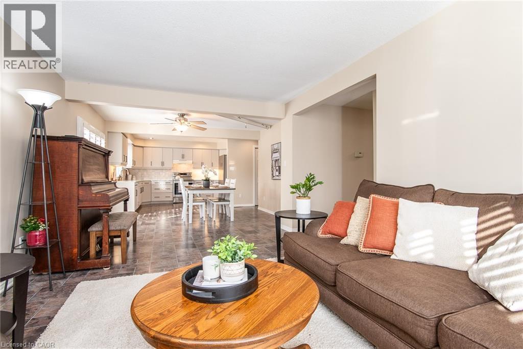 216 Northlake Drive, Waterloo, ON - Indoor Photo Showing Living Room