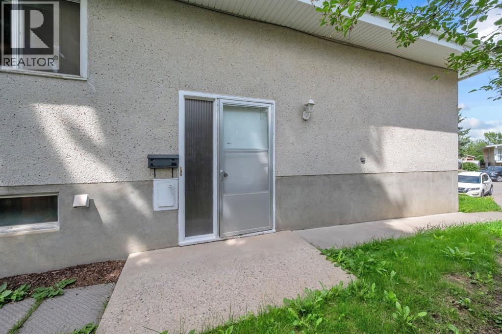 4013 Vance Place Nw, Calgary, AB - Outdoor With Exterior