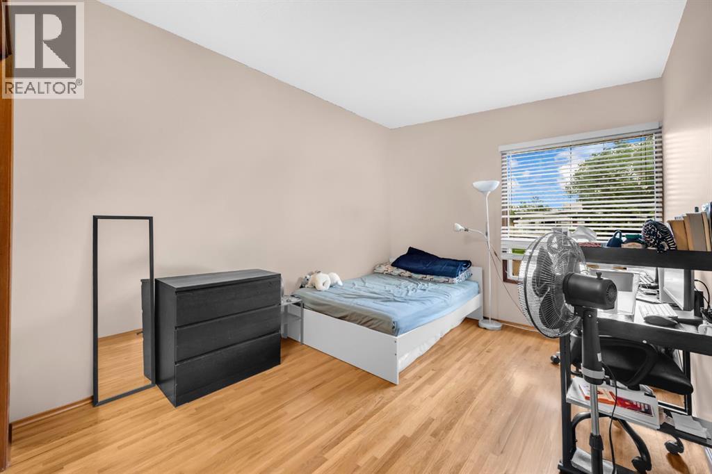 4013 Vance Place Nw, Calgary, AB - Indoor Photo Showing Bedroom