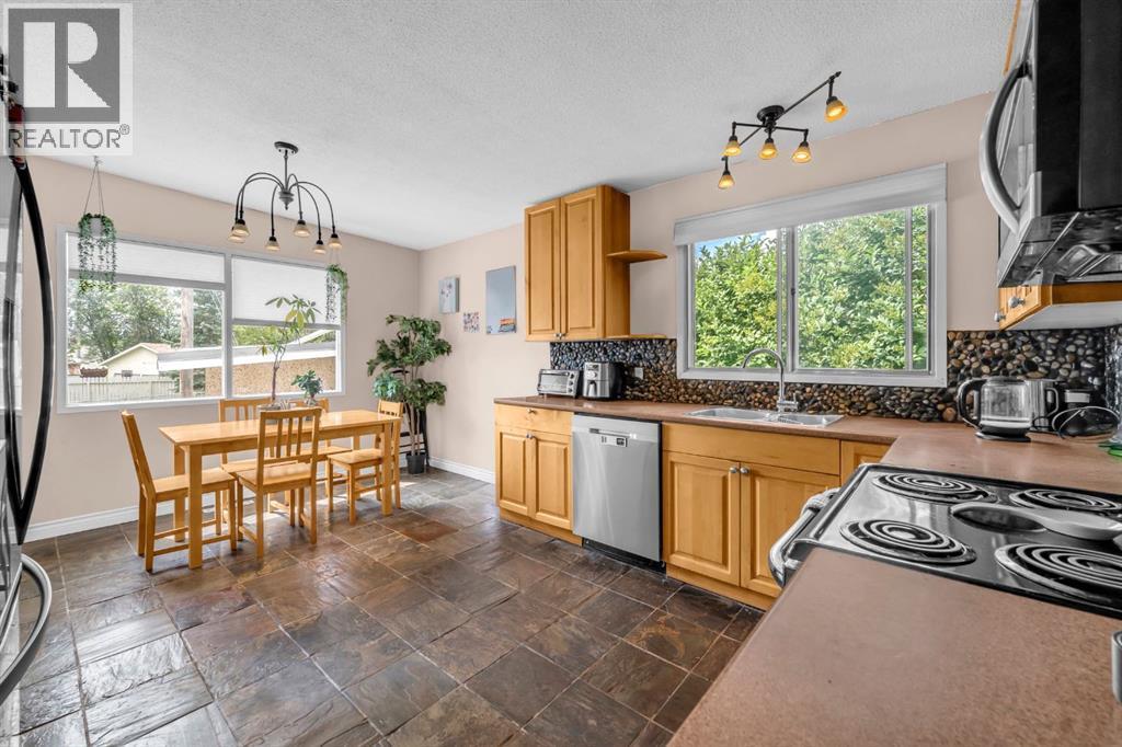 4013 Vance Place Nw, Calgary, AB - Indoor Photo Showing Other Room