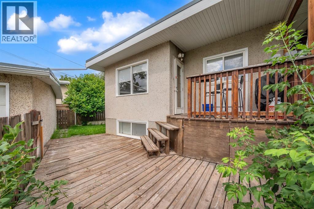 4013 Vance Place Nw, Calgary, AB - Outdoor With Deck Patio Veranda