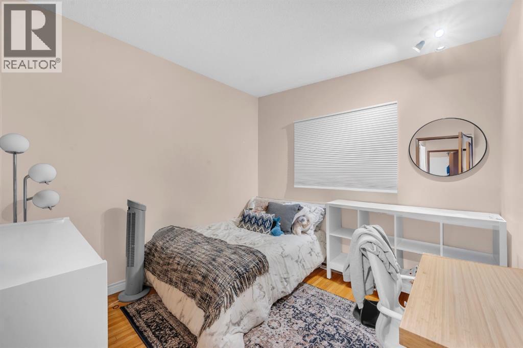 4013 Vance Place Nw, Calgary, AB - Indoor Photo Showing Bedroom