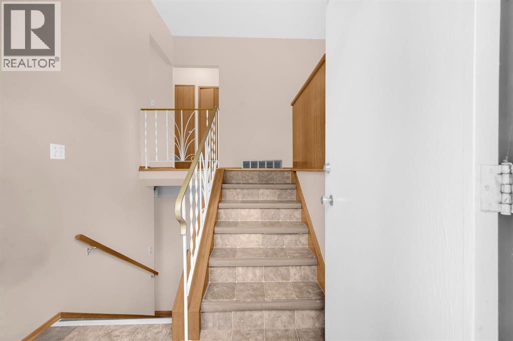 4013 Vance Place Nw, Calgary, AB - Indoor Photo Showing Other Room