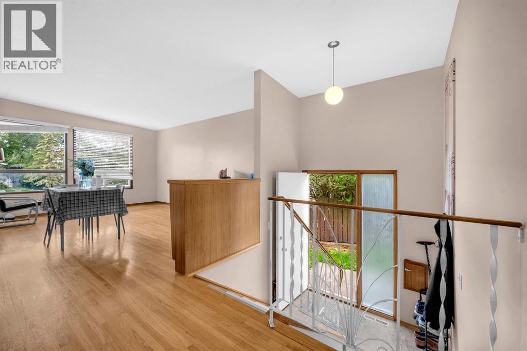 4013 Vance Place Nw, Calgary, AB - Indoor Photo Showing Other Room