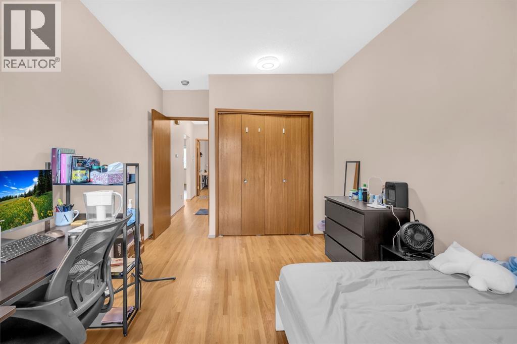 4013 Vance Place Nw, Calgary, AB - Indoor Photo Showing Bedroom