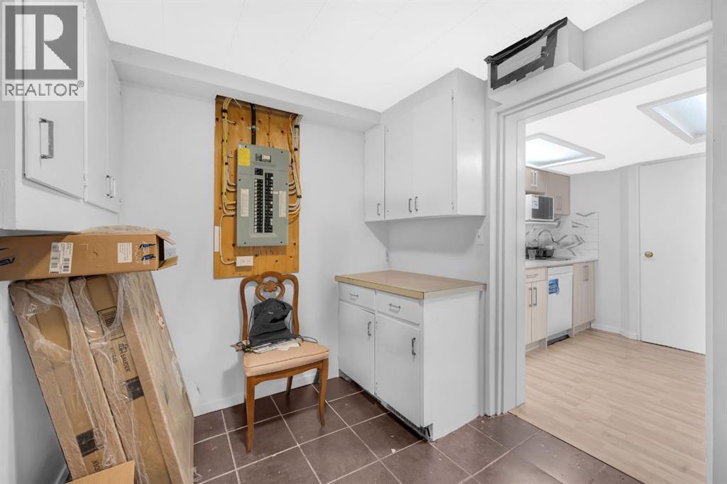 4013 Vance Place Nw, Calgary, AB - Indoor