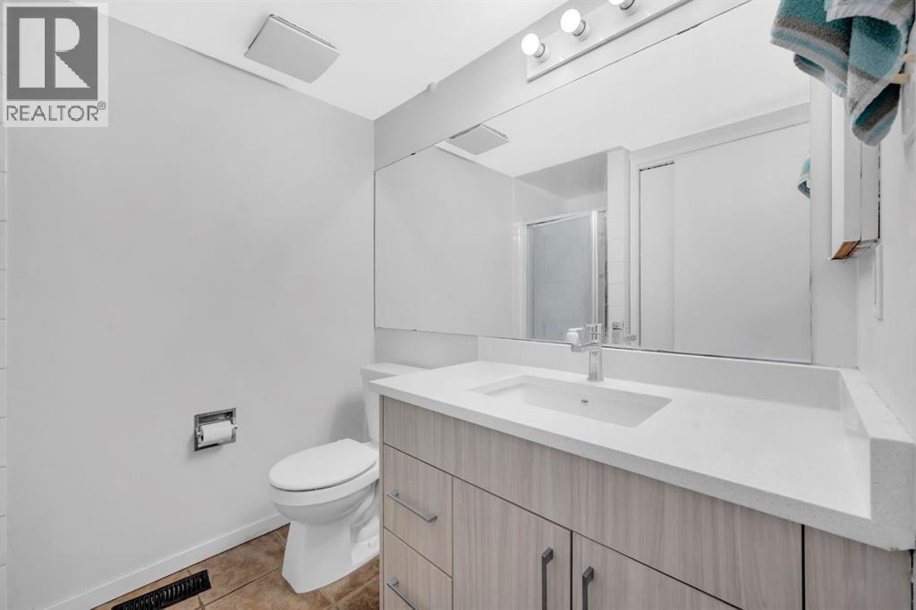 4013 Vance Place Nw, Calgary, AB - Indoor Photo Showing Bathroom