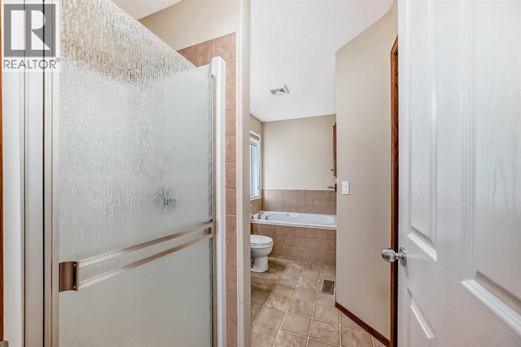 38 Springborough Way Sw, Calgary, AB - Indoor Photo Showing Bathroom