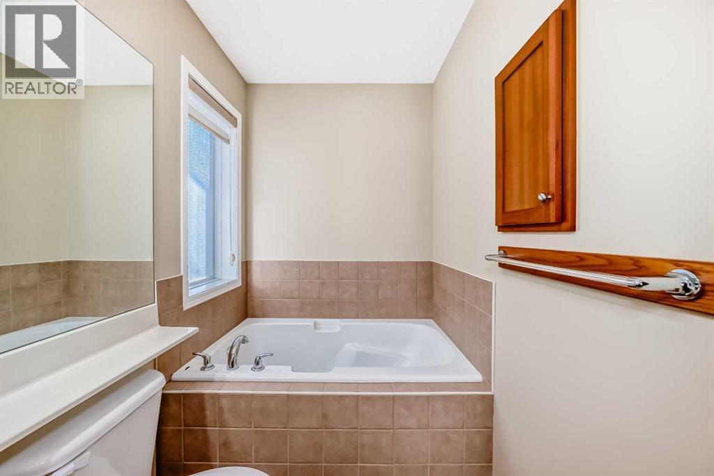 38 Springborough Way Sw, Calgary, AB - Indoor Photo Showing Bathroom