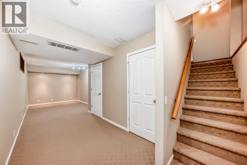 38 Springborough Way Sw, Calgary, AB - Indoor Photo Showing Other Room