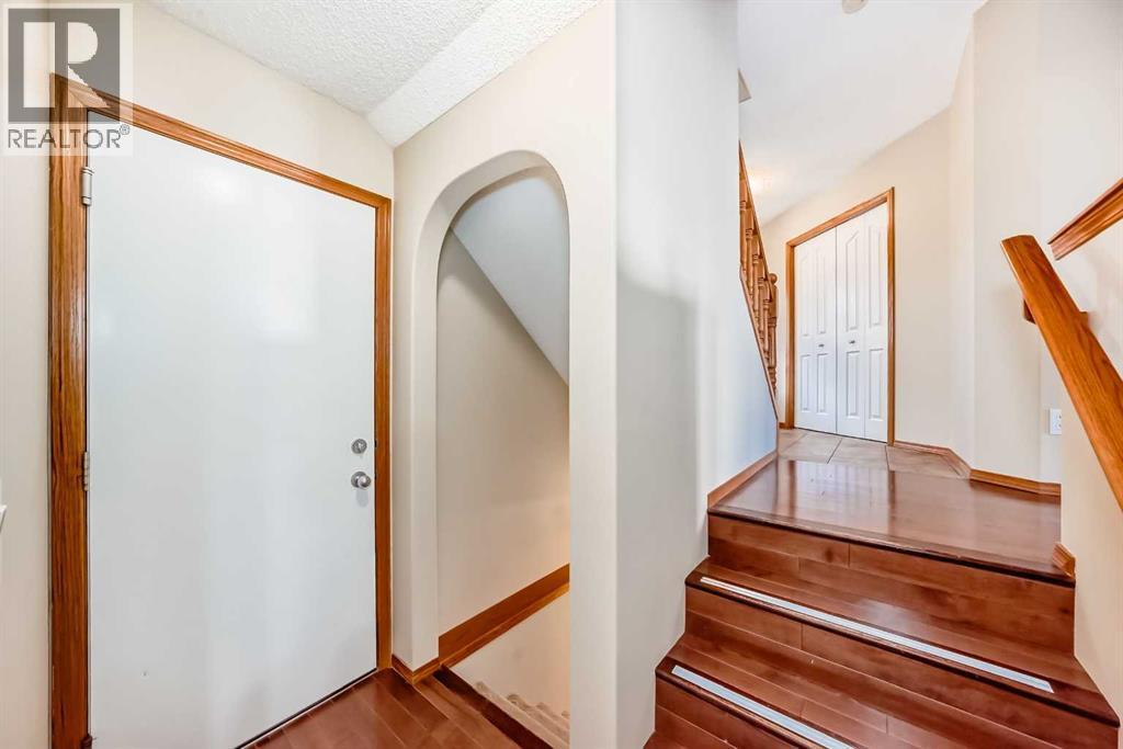 38 Springborough Way Sw, Calgary, AB - Indoor Photo Showing Other Room