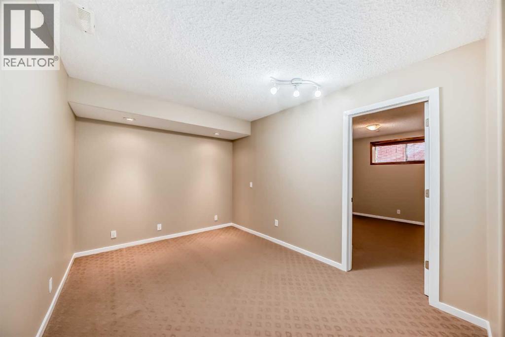 38 Springborough Way Sw, Calgary, AB - Indoor Photo Showing Other Room