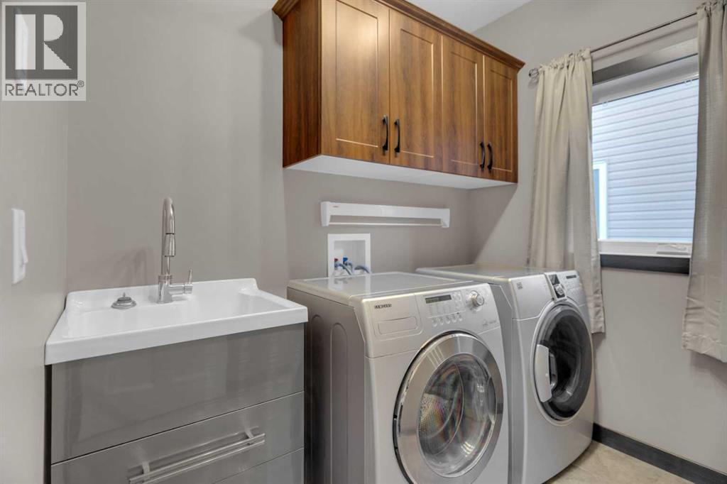 33 Sisson Avenue, Red Deer, AB - Indoor Photo Showing Laundry Room