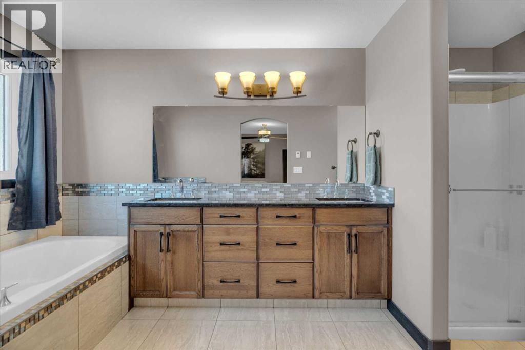 33 Sisson Avenue, Red Deer, AB - Indoor Photo Showing Bathroom