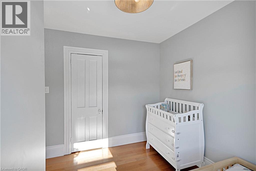 37 Chatham Street, Hamilton, ON - Indoor Photo Showing Bedroom