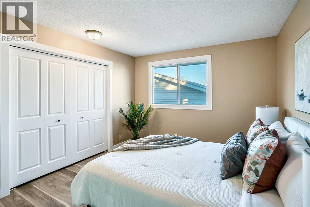 The large master bedroom can easily accommodate king-sized furniture, has a large closet & a updated 2pc ensuite - 467 Berkley Crescent Nw, Calgary, AB - Indoor Photo Showing Bedroom