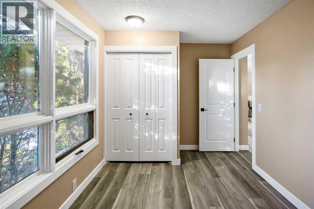 3rd bedroom located on the main floor with ample closet space - 467 Berkley Crescent Nw, Calgary, AB - Indoor Photo Showing Other Room