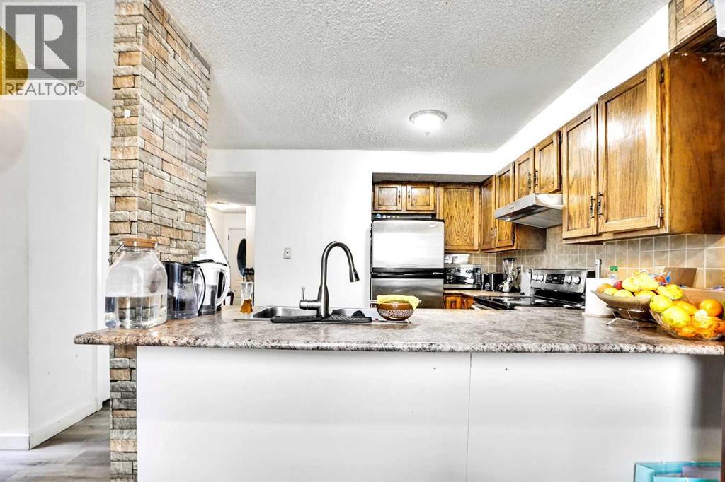 48 Templeridge Crescent Ne, Calgary, AB - Indoor Photo Showing Kitchen With Upgraded Kitchen