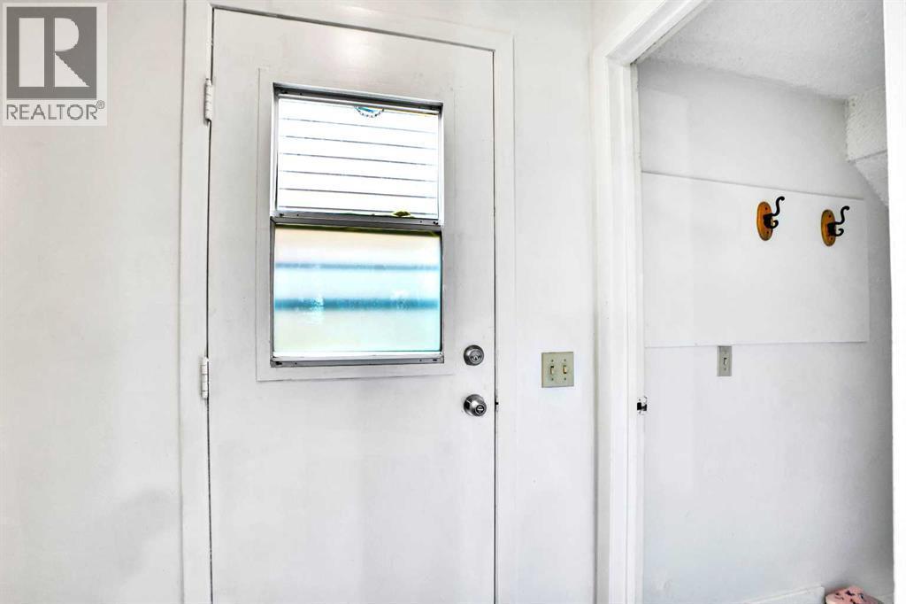 48 Templeridge Crescent Ne, Calgary, AB - Indoor Photo Showing Other Room