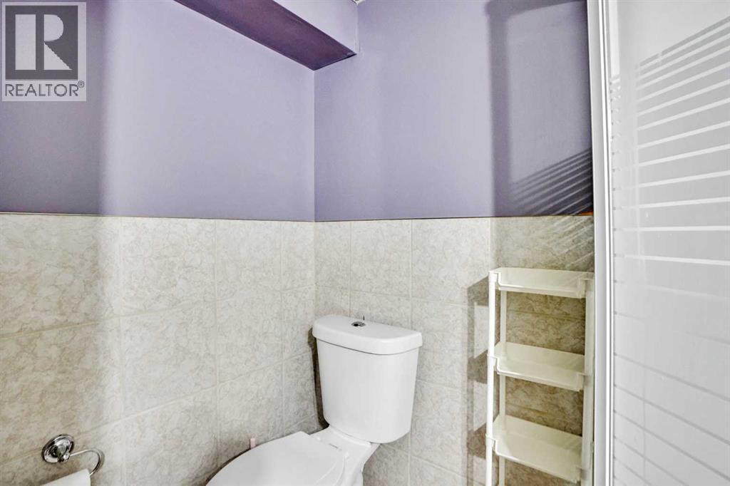 48 Templeridge Crescent Ne, Calgary, AB - Indoor Photo Showing Bathroom