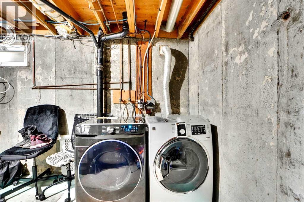 48 Templeridge Crescent Ne, Calgary, AB - Indoor Photo Showing Laundry Room