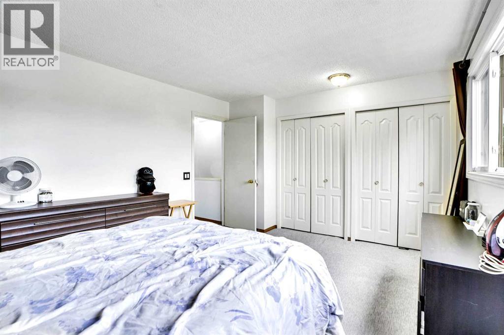 48 Templeridge Crescent Ne, Calgary, AB - Indoor Photo Showing Bedroom