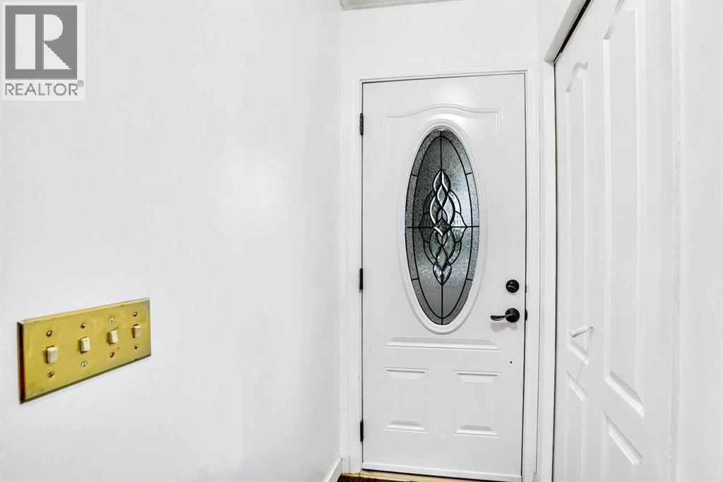 48 Templeridge Crescent Ne, Calgary, AB - Indoor