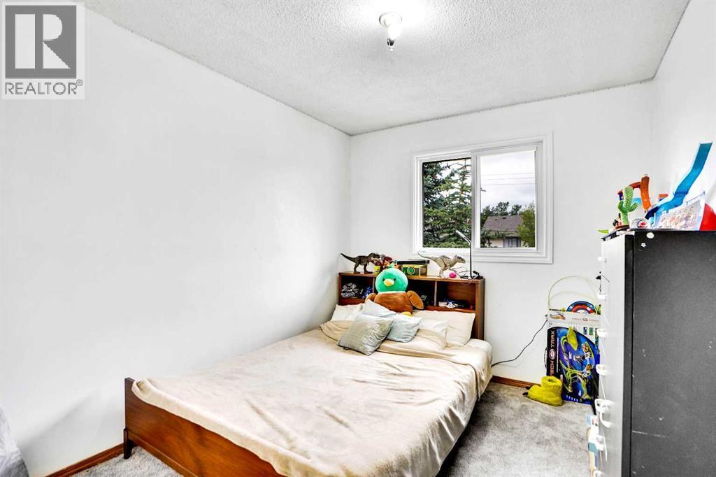 48 Templeridge Crescent Ne, Calgary, AB - Indoor Photo Showing Bedroom