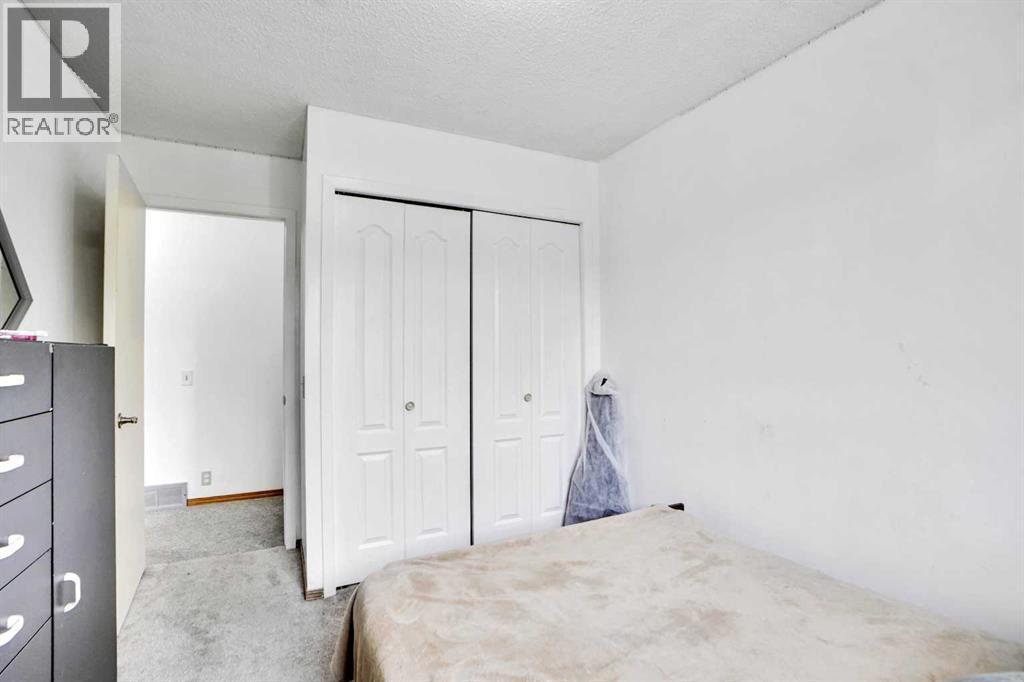 48 Templeridge Crescent Ne, Calgary, AB - Indoor Photo Showing Bedroom