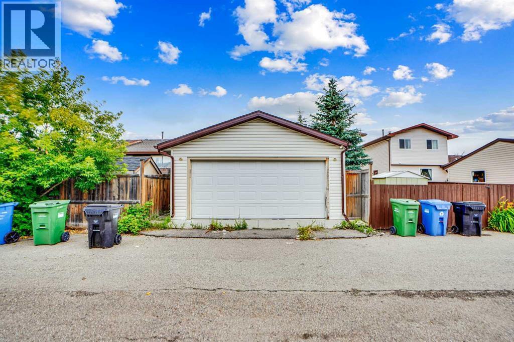 48 Templeridge Crescent Ne, Calgary, AB - Outdoor