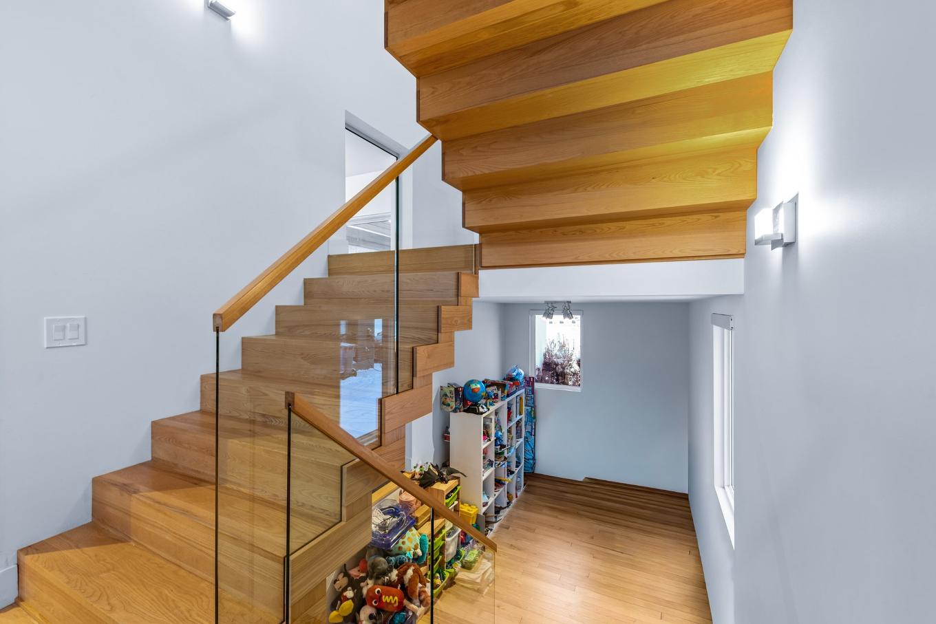 Escalier - 106 Rue Jules-Verne, Saint-Jean-Sur-Richelieu, QC - Indoor Photo Showing Other Room