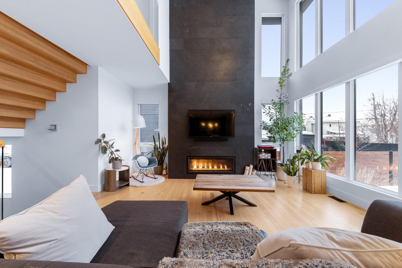 Salon - 106 Rue Jules-Verne, Saint-Jean-Sur-Richelieu, QC - Indoor Photo Showing Living Room With Fireplace