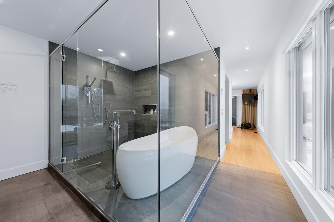 Salle de bains attenante à la CCP - 106 Rue Jules-Verne, Saint-Jean-Sur-Richelieu, QC - Indoor