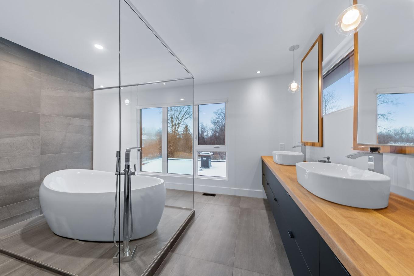 Salle de bains attenante à la CCP - 106 Rue Jules-Verne, Saint-Jean-Sur-Richelieu, QC - Indoor Photo Showing Bathroom