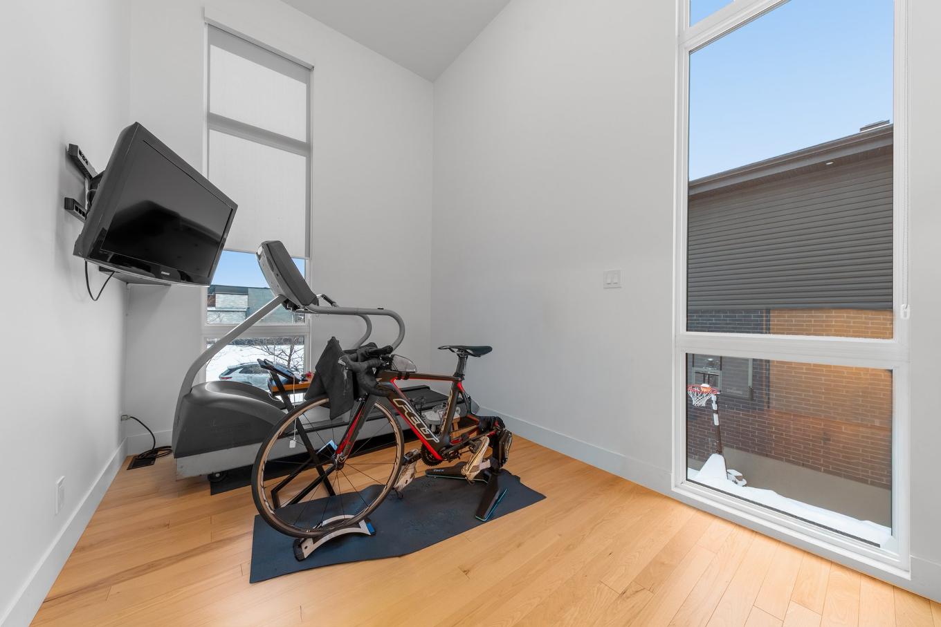 Salle d'exercice - 106 Rue Jules-Verne, Saint-Jean-Sur-Richelieu, QC - Indoor Photo Showing Gym Room