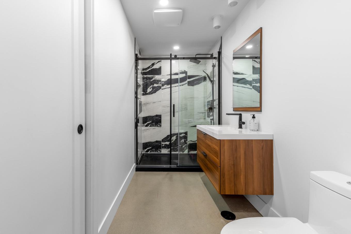 Salle de bains - 106 Rue Jules-Verne, Saint-Jean-Sur-Richelieu, QC - Indoor Photo Showing Bathroom