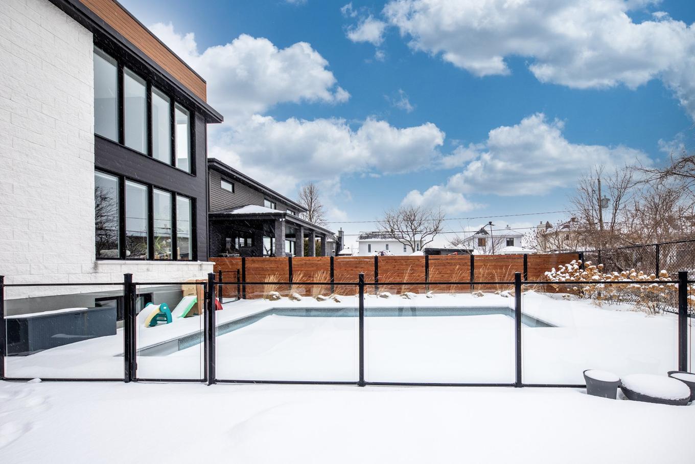 Piscine - 106 Rue Jules-Verne, Saint-Jean-Sur-Richelieu, QC - Outdoor