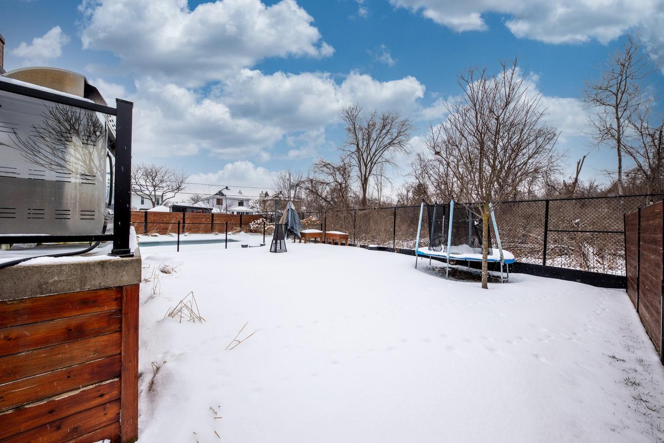 Cour - 106 Rue Jules-Verne, Saint-Jean-Sur-Richelieu, QC - Outdoor