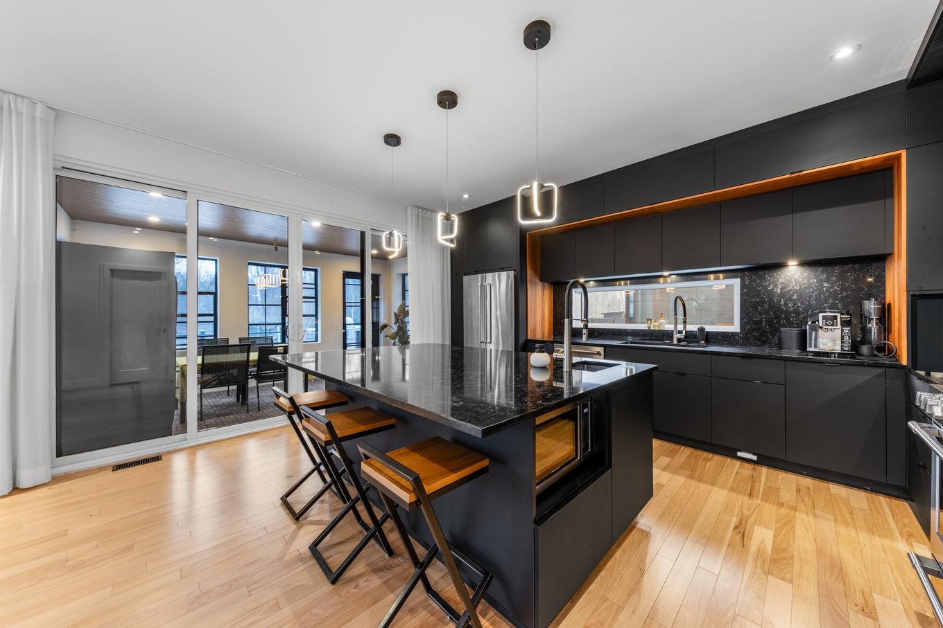 Cuisine - 106 Rue Jules-Verne, Saint-Jean-Sur-Richelieu, QC - Indoor Photo Showing Kitchen With Upgraded Kitchen