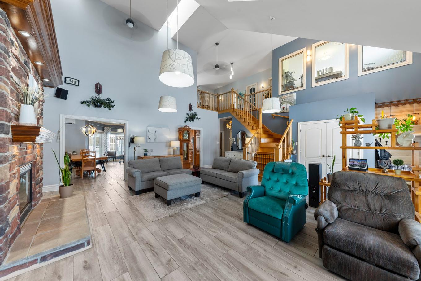 Salon - 603 Ch. Du Clocher, Saint-Jean-Sur-Richelieu, QC - Indoor Photo Showing Living Room With Fireplace