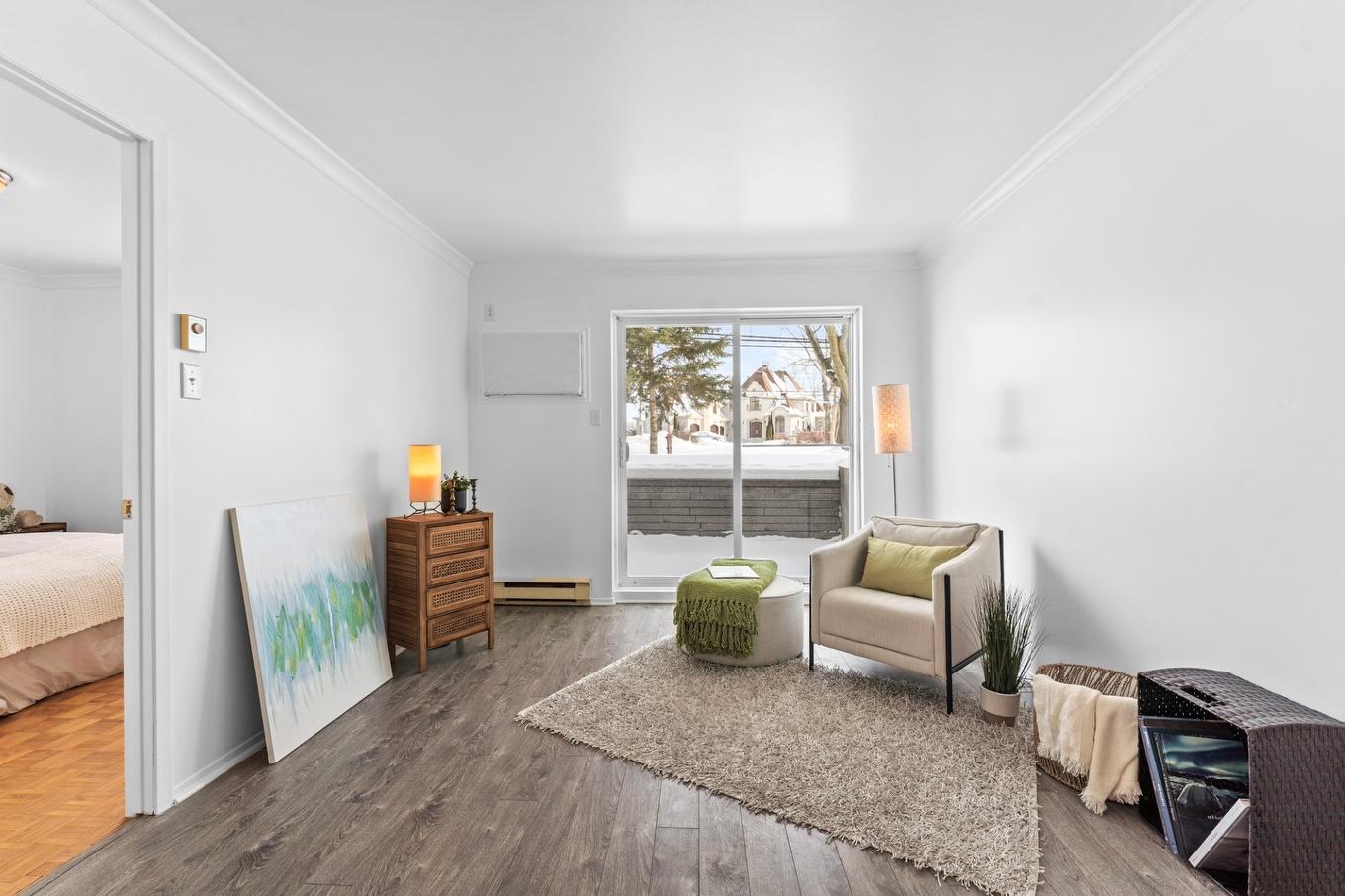 Salon - 107-9 Boul. Lacombe, Repentigny (Le Gardeur), QC - Indoor