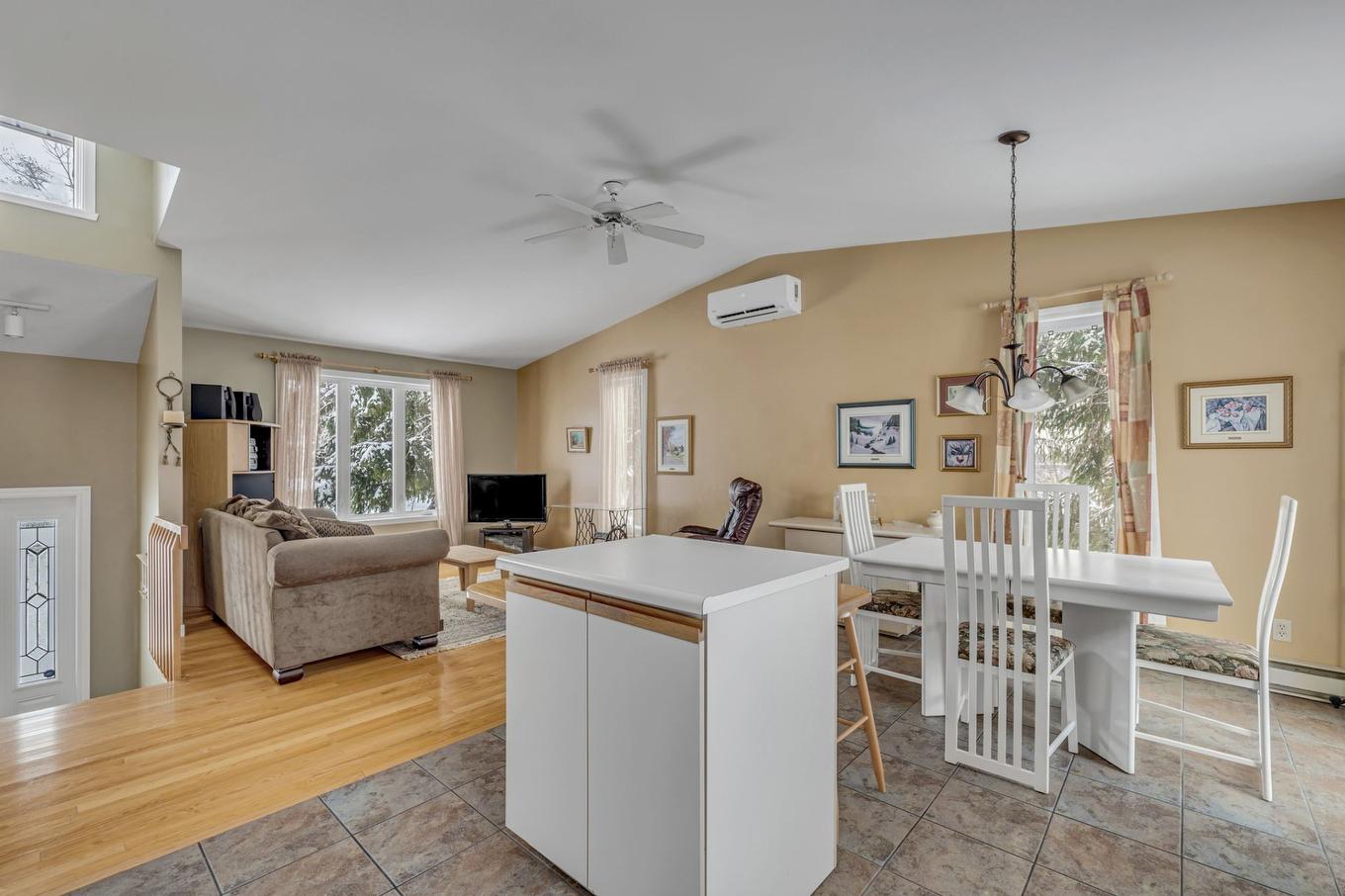 Overall view - 4801 Av. Magnan, Québec (Charlesbourg), QC - Indoor