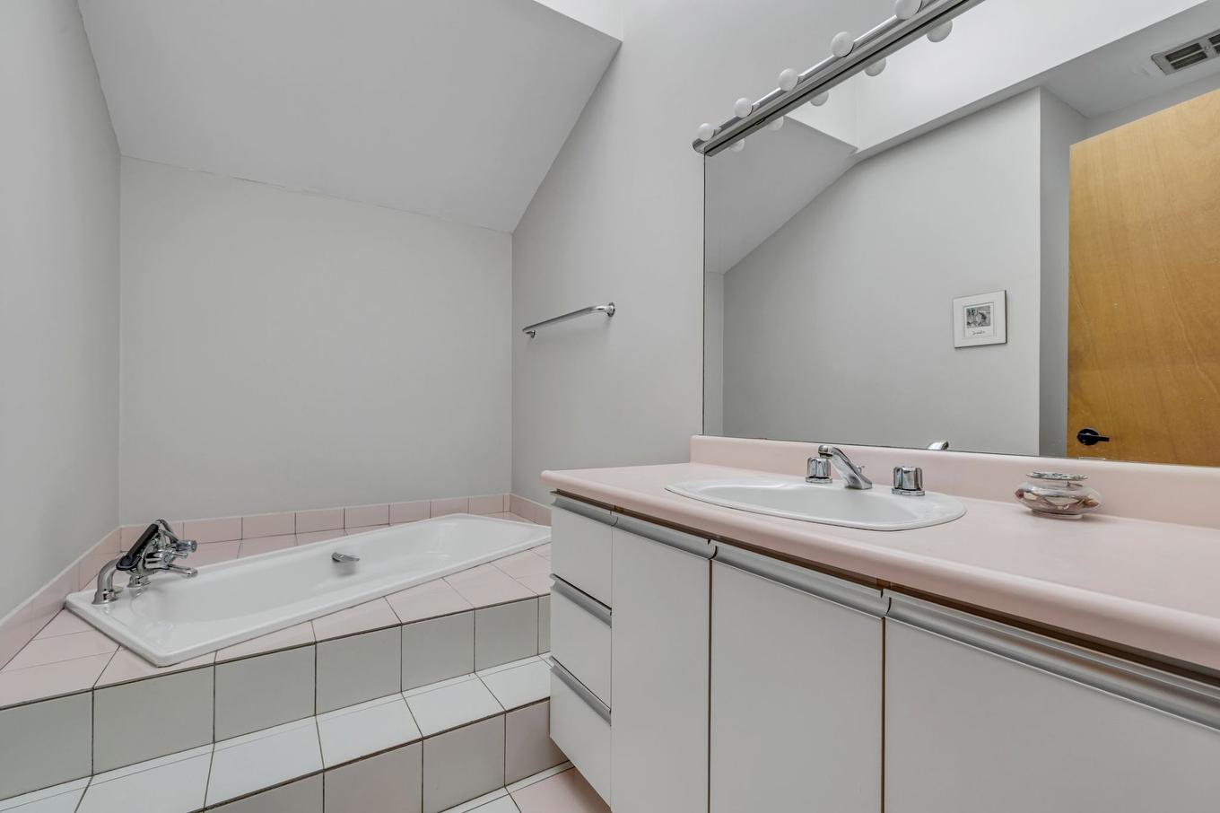 Bathroom - 4801 Av. Magnan, Québec (Charlesbourg), QC - Indoor Photo Showing Bathroom