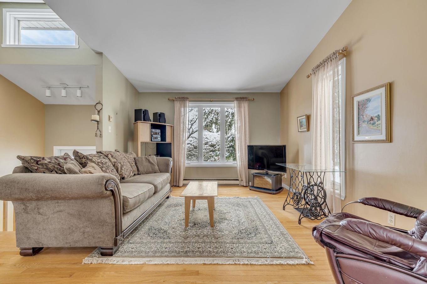 Living room - 4801 Av. Magnan, Québec (Charlesbourg), QC - Indoor Photo Showing Living Room