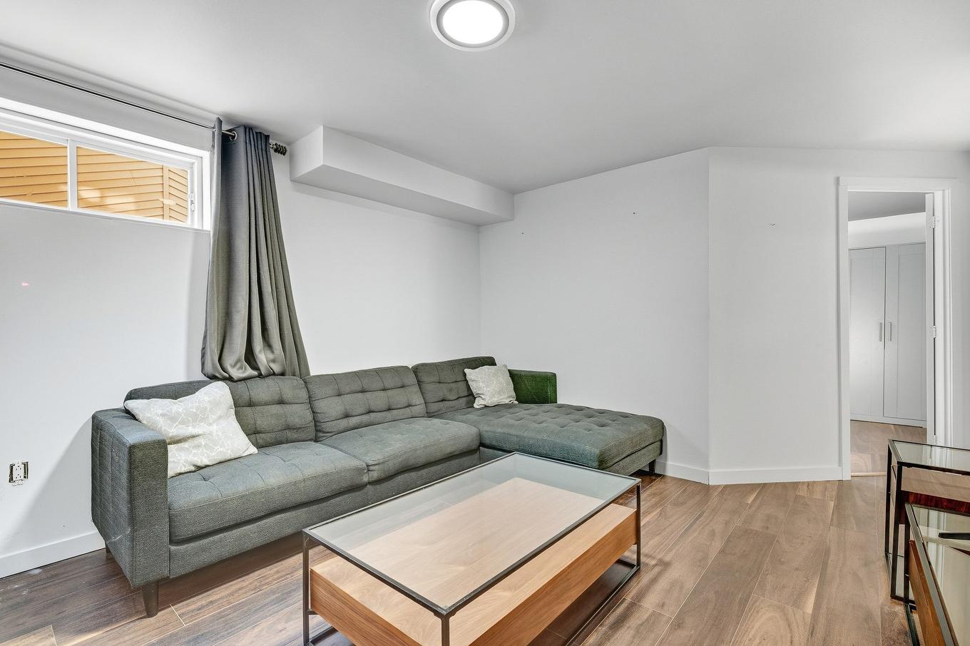 Intergénération - 5714 Rue Labrèche, Laval (Saint-François), QC - Indoor Photo Showing Living Room